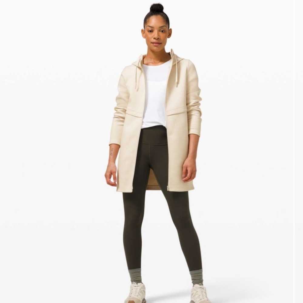 Lululemon Long Horizons Hoodie
White Opal
Size 6